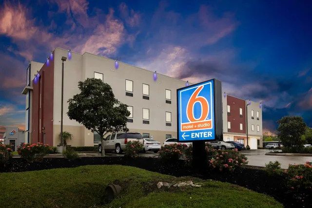 Motel 6 Texas City, TX - I-45 South