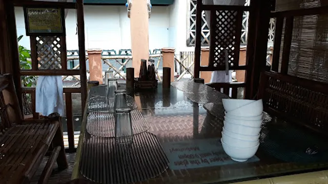 Isdaan Floating Restaurant