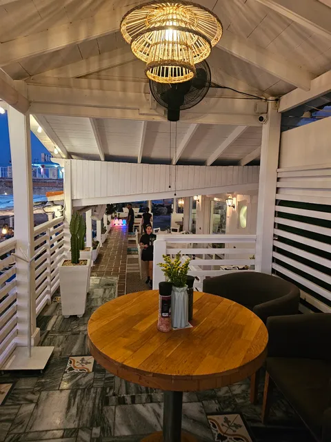 Arrecife restaurant - lounge - bar