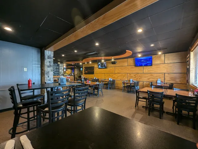 Smoke-E's Bar & Grill