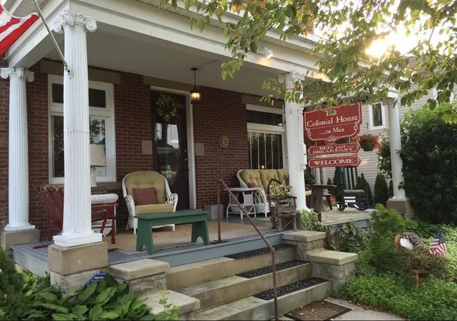 Colonial House on Main Bed & Breakfast Ligonier