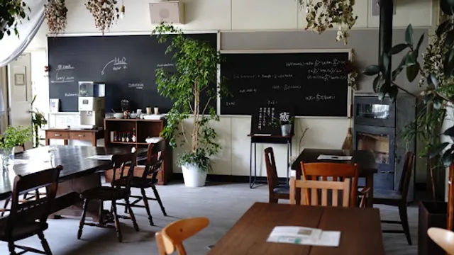 カフェ煙突の木