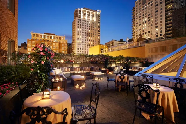 Vogue Hotel Montreal Downtown, Curio Collection by Hilton