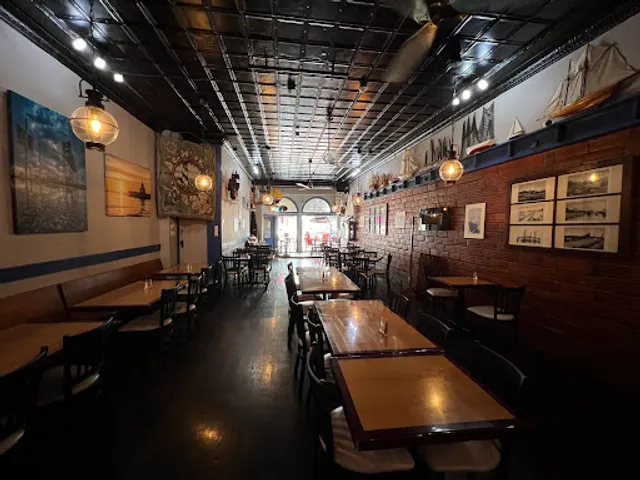 Canalside Restaurant & Inn