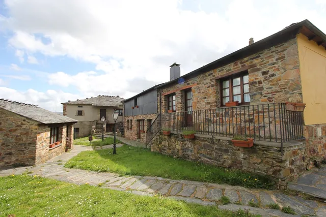 Apartamentos Rurales Casa San Julian and Casa Juan-Miguel and Restaurante Polavila