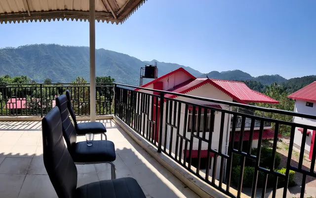 OYO Home 14047 Luxury 3BHK