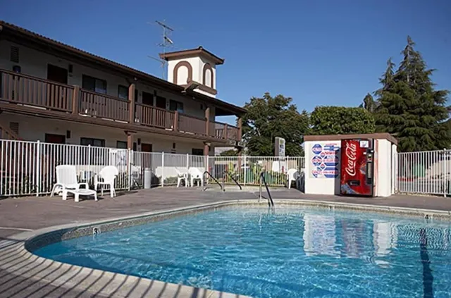 E-Z 8 Motel Newark/Fremont