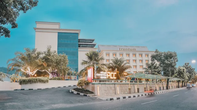 Truntum Padang Hotel