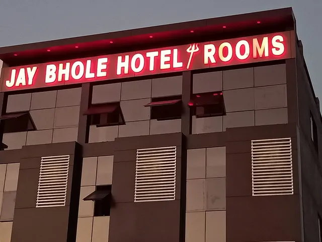 Jay Bhole Hotel & Rooms (statue of unity)