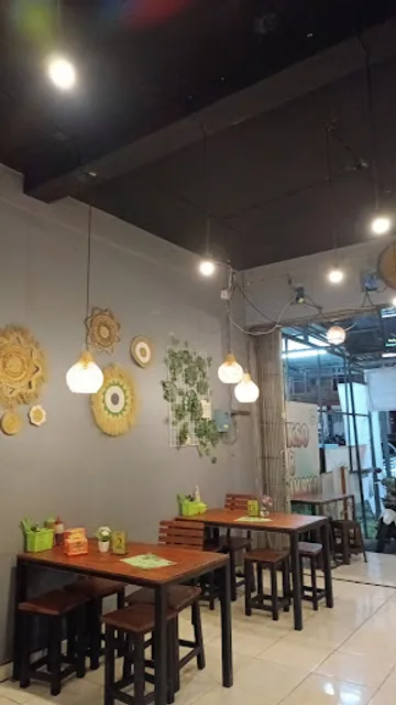 Dapoer Tria (Mie Ayam, Bakso, Bebek, Nasi Goreng, Ayam Goreng, Es Puter)