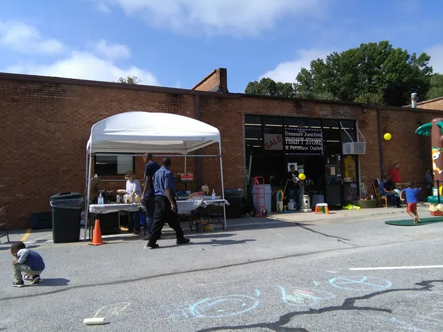 Brentwood ST. Flea Market