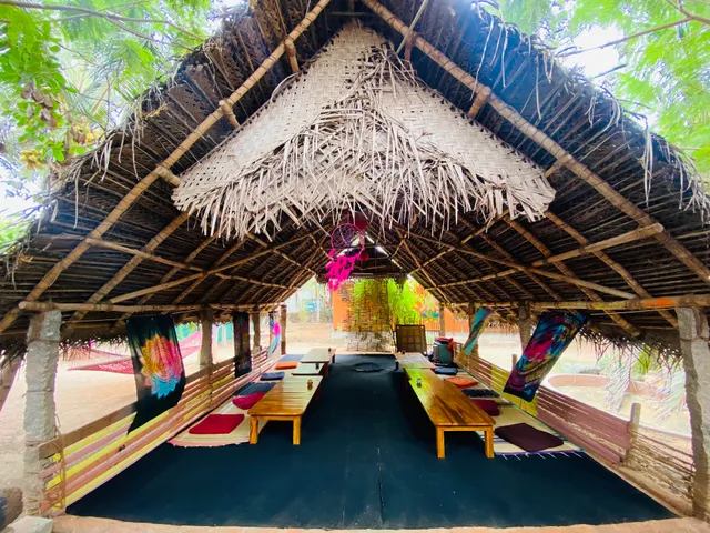 GYPSY HOSTEL(DORMS &PRIVATE ROOMS)