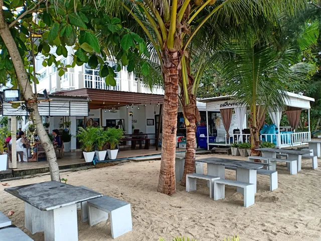 Tharadol Beach Resort