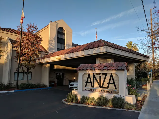 Parkway Calabasas Shopping Center