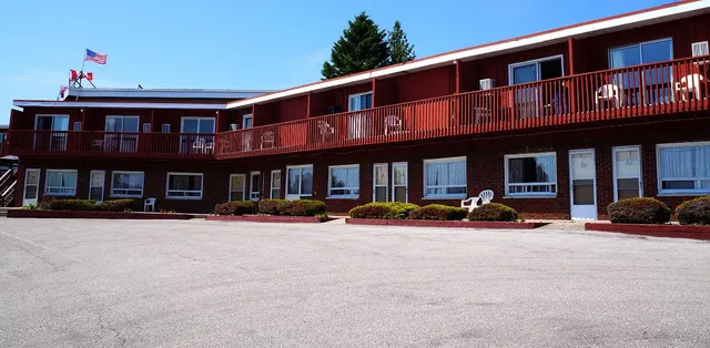 Tobermory Inn & Suites