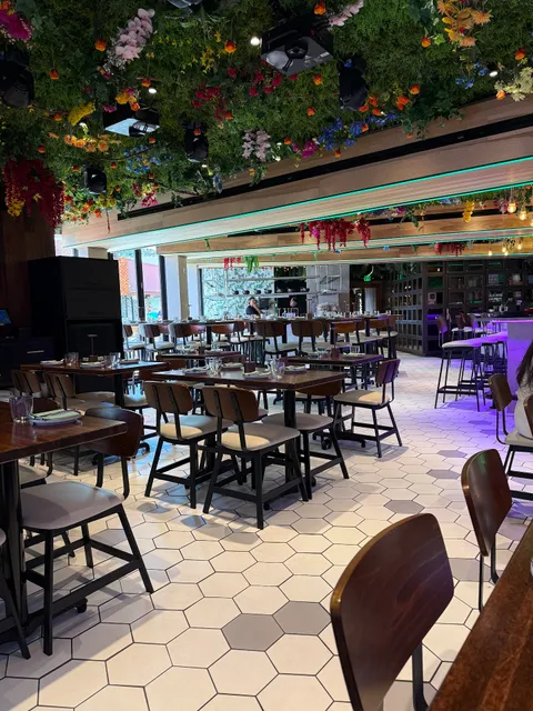 La Kantina Mexican Restaurant & Lounge