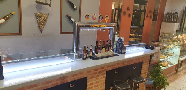 Cafetería Cruz Bocatería.