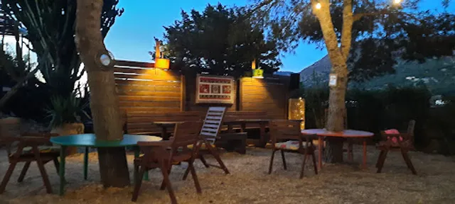 Rest - Music bar, restaurant & tapas