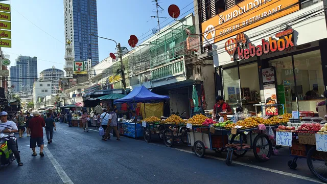 Soi Prachum Market