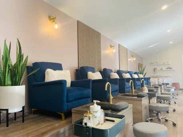 Mod~ Nail Salon & Studio Spa