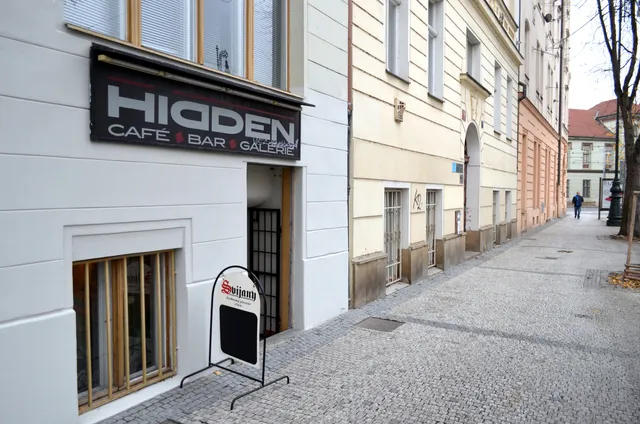 Bar Hidden