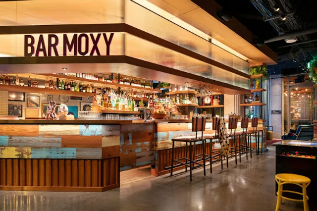 Bar Moxy