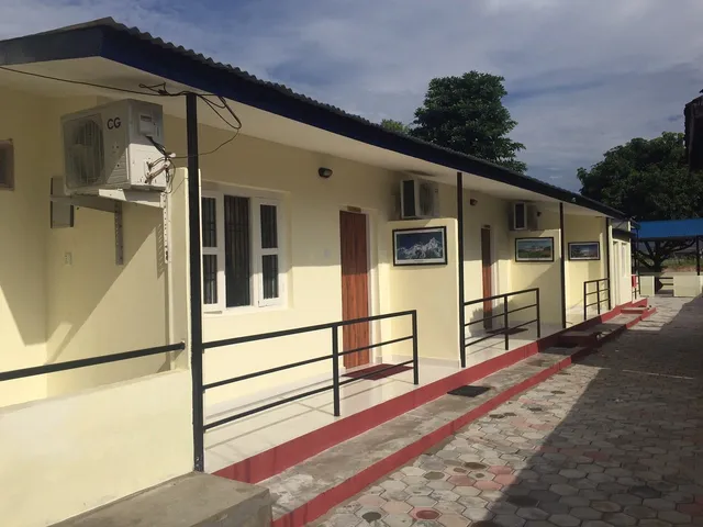 Tara Inn Jungle Safari & Airport Hotel