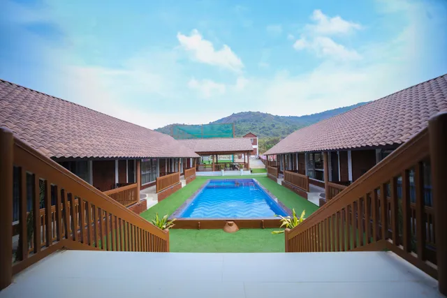 Monarch Resort The Royal Retreat