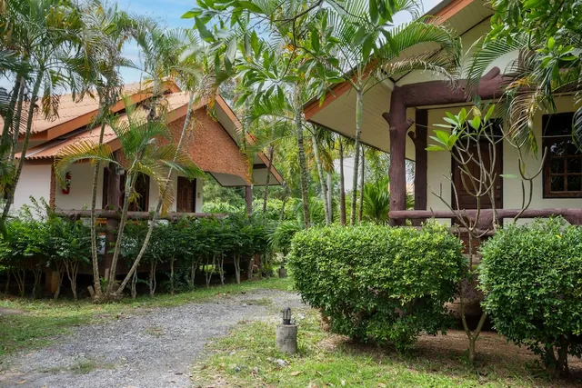 Lanta School Beach Resort