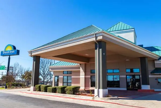 Days Inn by Wyndham Central San Antonio NW Medical Center