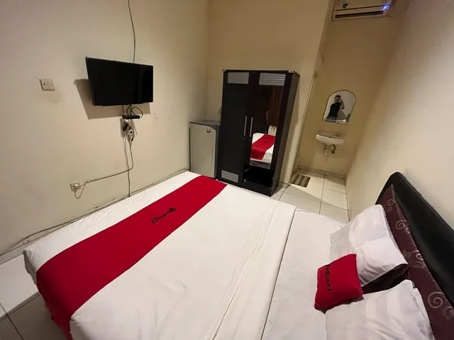 RedDoorz @ Graha 99 Simomulyo