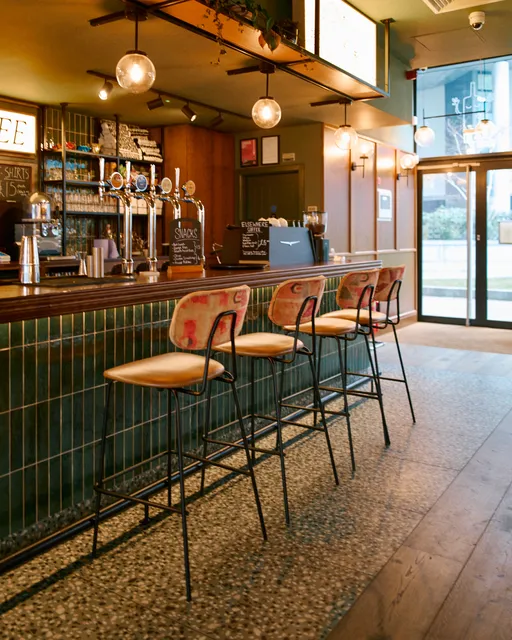 Woodside Neighbourhood Bar & Eatery