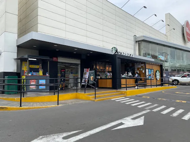 Starbucks - Wong Benavides