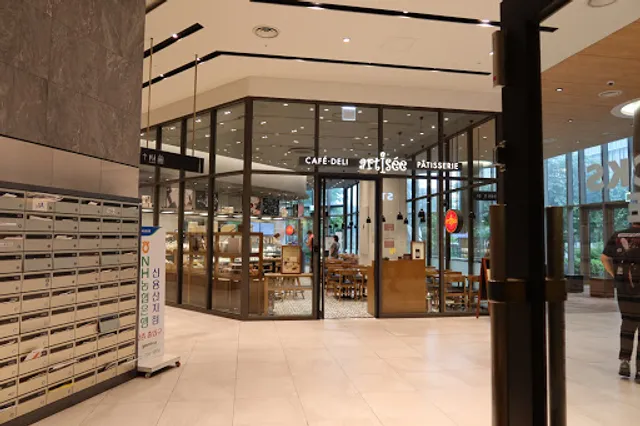 Artisée Sinyongsan Station