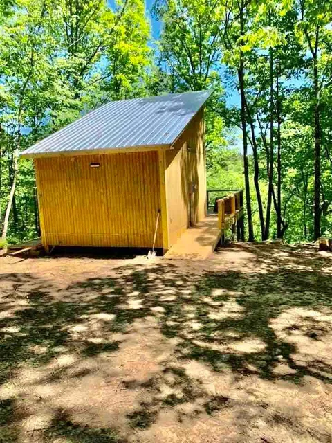 Coyote's Cabin & Hawks Nest Treehouse