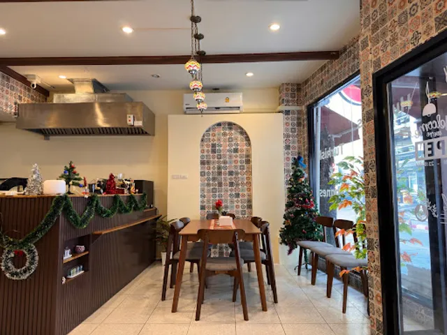 B. Elbasha Asok Branch (Halal Lebanese & Turkish Restaurant)