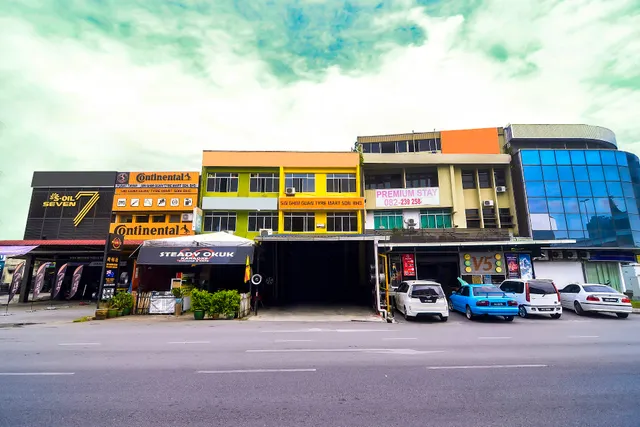 OYO 44017 L & C Premium Stay