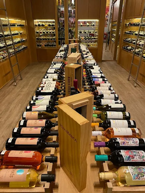 Mont Cristo Wine & Bar