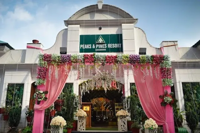 Peaks And Pines Resort, Lansdowne