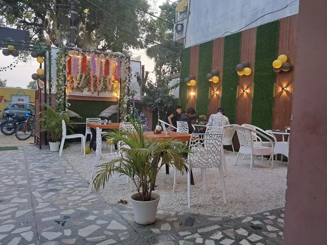 Pizza Talkies ( The Filmy Cafe )