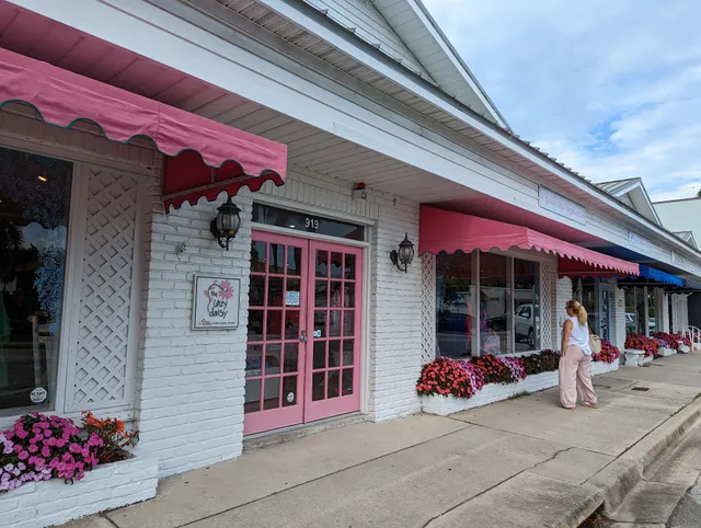 The Lazy Daisy - A Lilly Pulitzer Signature Store