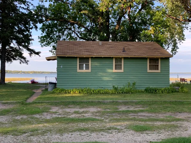 Four Seasons Resort on Rush Lake