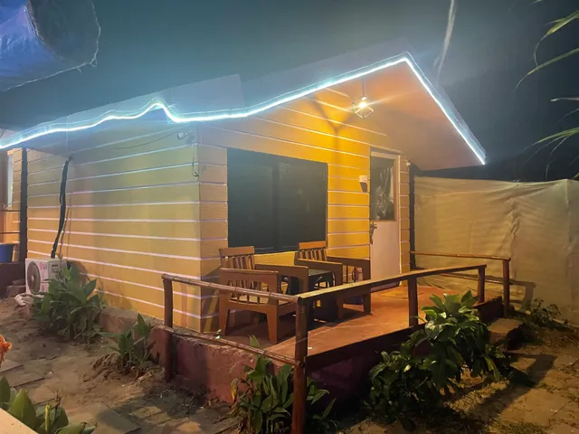 Sydney X cafe and Huts