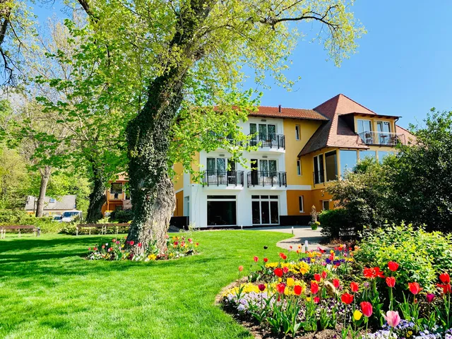 Tópart Hotel és Étterem