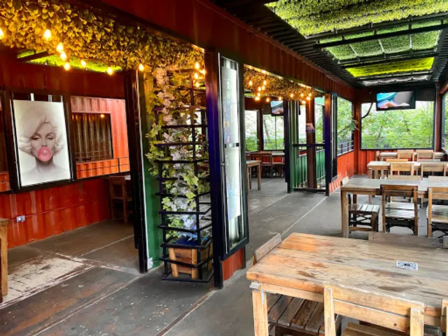 EL TERRENO FOOD PARK