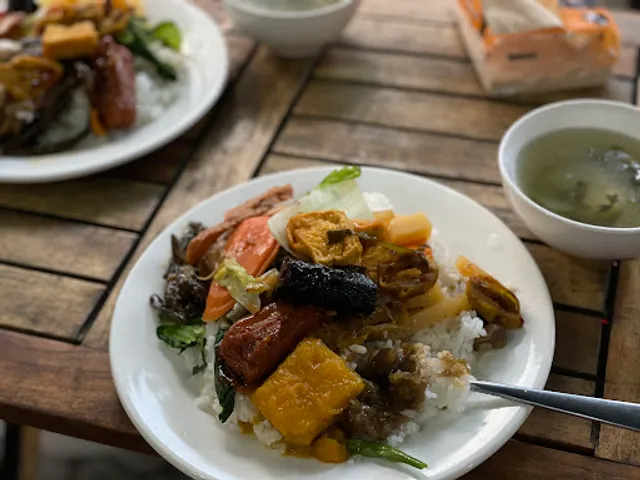Quán Chay Hữu Duyên ( Vegetarian Restaurant )