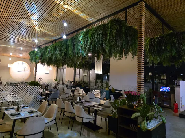 GLIMPSE Hotel & Restaurant