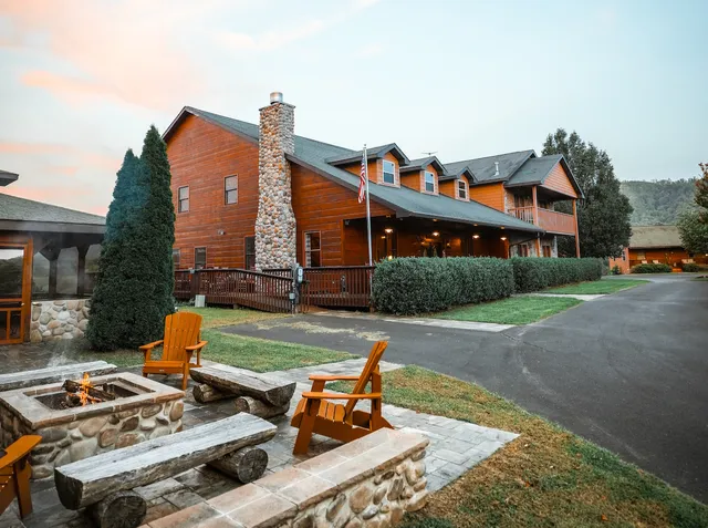 Berry Springs Lodge