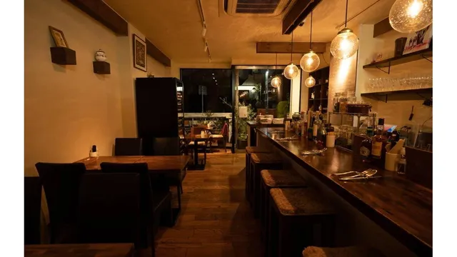 Wine Bar Apericena Azamino