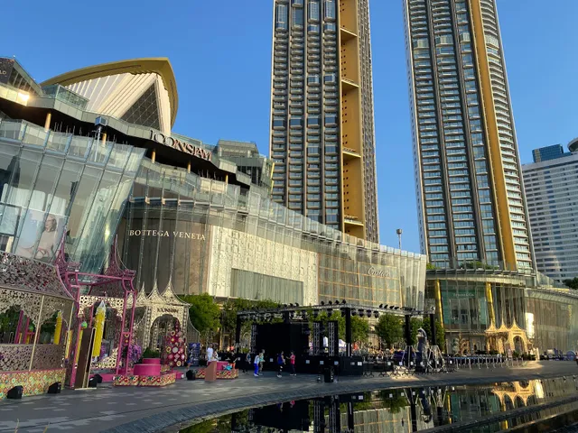 Iconsiam 1